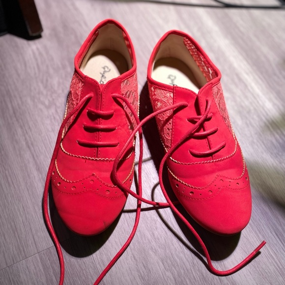Coral Lace inset Oxfords Size 6 - Picture 2 of 5
